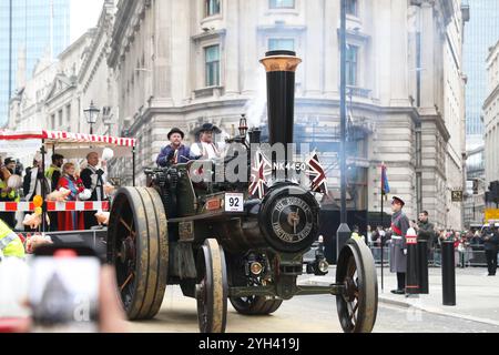 London, Vereinigtes Königreich, 9. November 2024. Die Lord Mayor's Show, eine 5 km lange Prozession durch die Square Mile der City of London, mit 7000 Teilnehmern, 200 Pferden und 200 Wagen, die Londons Vielfalt, Gemeinschaft, Kultur und Geschichte zeigen. Der neue Oberbürgermeister Alistair King stand während des historischen Prunk im Mittelpunkt und schwor dem König einen Treueid an den königlichen Justizgerichtshof. Kredit : Monica Wells/Alamy Live News Stockfoto