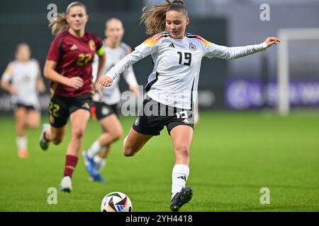 Samira Di Lauro (19) aus Deutschland, dargestellt während eines Fußballspiels zwischen den deutschen und belgischen U17-Nationalmannschaften in der UEFA-U17-Wettkampfrunde 1 Spieltag 3 in der Gruppe A2 am Samstag, 9. November 2024 in Tubize , Belgien . FOTO SPORTPIX | David Catry Stockfoto