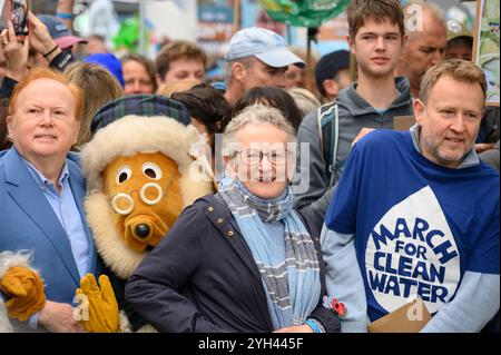 März für sauberes Wasser, London 3. November 2024 Mike Batt (Songwriter/Musikproduzent) Great Uncle Bulgaria (Womble) Jenny Jones (Green Peer) James W. Stockfoto