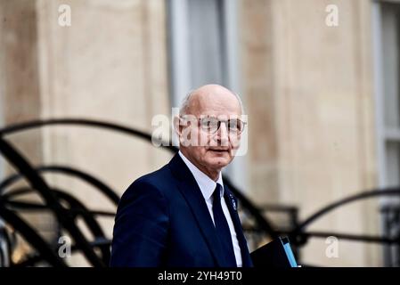 Paris, Frankreich. November 2024. Antonin Burat/Le Pictorium - Ausstieg aus dem Ministerrat vom 6. November 2024 im Schloss Elysee, gefolgt von einer Unterrichtung durch den Sprecher. - 06/11/2024 - Frankreich/Paris - Justizminister Didier Migaud verlässt den Ministerrat vom 6. November 2024 im Schloss Elysee. Quelle: LE PICTORIUM/Alamy Live News Stockfoto