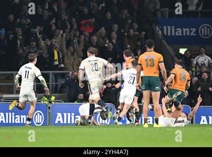 9. November 2024; Allianz Stadium, London, England: Herbst Rugby International, England gegen Australien; England feiert als Ollie Sleightholme of England einen Versuch für 28-28 erzielt Stockfoto