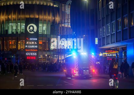 Feueralarm im Aquis Plaza 09.11.2024: Aachen, , NRW, Deutschland Bild: Feueralarm und Feuerwehr am Aquis Plaza in Aachen NRW Deutschland *** Feueralarm am Aquis Plaza 09 11 2024 Aachen, , NRW, Deutschland Bild Feueralarm und Feuerwehr am Aquis Plaza in Aachen NRW Deutschland Stockfoto