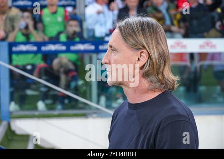 Cagliari, Italien. November 2024. Cagliaris Trainer Davide Nicola während des Fußballspiels der Serie A zwischen Cagliari Calcio und AC Milan im Unipol Domus in Cagliari, Sardinien - Samstag, 9. November 2024. Sport - Fußball (Foto: Gianluca Zuddas/Lapresse) Credit: LaPresse/Alamy Live News Stockfoto