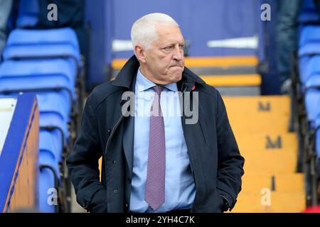 Birkenhead, Großbritannien. November 2024. Mark Palios, Vorsitzender der Tranmere Rovers, sieht zu. EFL Skybet Football League Two Match, Tranmere Rovers gegen Newport County, Prenton Park, Birkenhead, Wirral am Samstag, den 9. November 2024. Dieses Bild darf nur für redaktionelle Zwecke verwendet werden. Nur redaktionelle Verwendung, .PIC von Chris Stading/ Credit: Andrew Orchard Sportfotografie/Alamy Live News Stockfoto