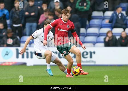 Birkenhead, Großbritannien. November 2024. Michael Spellman aus Newport County beschützt den Ball. EFL Skybet Football League Two Match, Tranmere Rovers gegen Newport County, Prenton Park, Birkenhead, Wirral am Samstag, den 9. November 2024. Dieses Bild darf nur für redaktionelle Zwecke verwendet werden. Nur redaktionelle Verwendung, .PIC von Chris Stading/ Credit: Andrew Orchard Sportfotografie/Alamy Live News Stockfoto