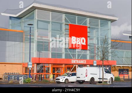 B- und Q-Heimwerkershop neue Öffnungszeiten am frühen Morgen Stockfoto