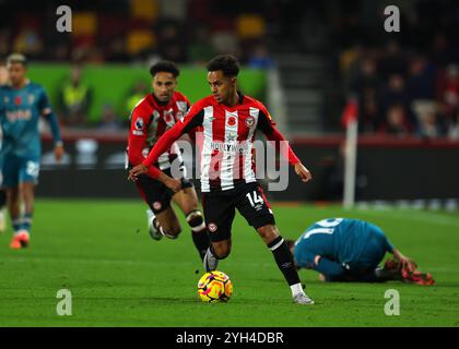 November 2024; Gtech Community Stadium, Brentford, London, England; Premier League Football, Brentford gegen Bournemouth; Fabio Cavalho aus Brentford am Ball Stockfoto