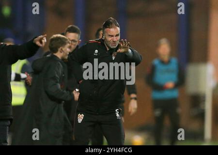 Birkenhead, Großbritannien. November 2024. Joe Murphy, der Torwart der Tranmere Rovers ruft Anweisungen. EFL Skybet Football League Two Match, Tranmere Rovers gegen Newport County, Prenton Park, Birkenhead, Wirral am Samstag, den 9. November 2024. Dieses Bild darf nur für redaktionelle Zwecke verwendet werden. Nur redaktionelle Verwendung, .PIC von Chris Stading/ Credit: Andrew Orchard Sportfotografie/Alamy Live News Stockfoto