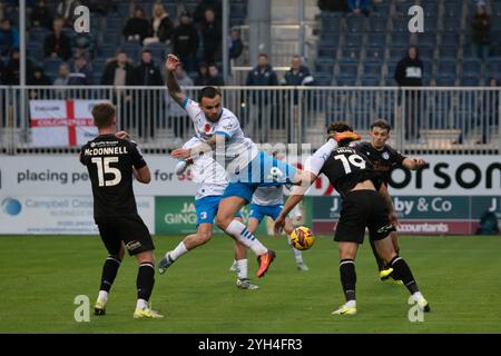 Holker Street, Barrow-in-Furness am Samstag, 9. November 2024. Barrow's Dom Telford im Einsatz während des Spiels der Sky Bet League 2 zwischen Barrow und Colchester United in der Holker Street, Barrow-in-Furness am Samstag, den 9. November 2024. (Foto: Ian Allington | MI News) Credit: MI News & Sport /Alamy Live News Stockfoto