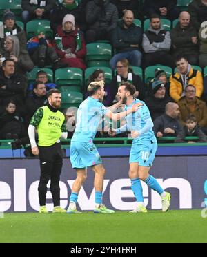 Easter Road Stadium, Edinburgh. Scotland.UK. 9. November 24 William Hill Premiership Match Hibernian vs. St Mirren Conor McMenamin (St. Mirren) (10) feiert sein Eröffnungstreffer gegen Hibs Credit: eric mccowat/Alamy Live News Stockfoto