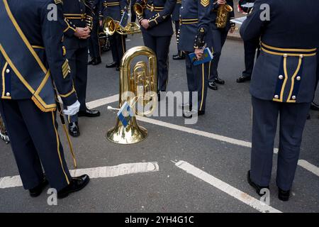 Bandsmen bereiten sich darauf vor, nach der Parade durch die Straßen der City of London zurückzumarschieren, an dem der neu gewählte Lord Mayor of London, Alderman Alastair King of the Queenhithe Ward, am 9. November 2024 während der jährlichen Lord Mayor's Show im historischen Stadtteil der Hauptstadt in London, England, durch die City of London zu ziehen. Alderman King wurde zum 696. Lord Mayor of the City of London gewählt und die Prozession durch Londons ältesten Teil geht auf das 12. Jahrhundert zurück, als König John der alten Stadt London erlaubte, ihren eigenen Bürgermeister und jeden neu gewählten Mai zu ernennen Stockfoto