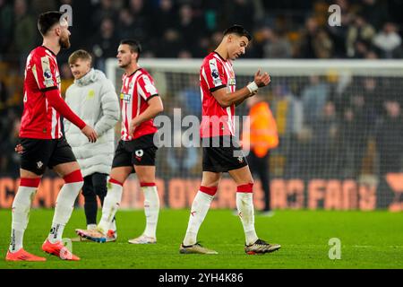 Wolverhampton, Großbritannien. November 2024. WOLVERHAMPTON, ENGLAND – 9. NOVEMBER: Jan Bednarek von Southampton FC sieht nach dem Spiel der Premier League zwischen Wolverhampton Wanderers FC und Southampton FC am 9. November 2024 in Molineux in Wolverhampton, England, niedergeschlagen aus. (Foto: Rene Nijhuis/MB Media) Credit: MB Media Solutions/Alamy Live News Stockfoto