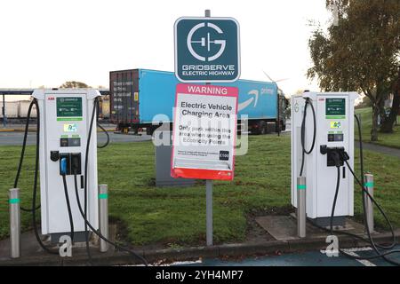 Gridserve,EV,Laden,Punkt,Bahnhof,Burtonwood,Burtonwood East,J8,M62,Autobahn,Autobahnraststätte,Servicegebiete,Dienstleistungen,England,UK,Großbritannien, Großbritannien, Stockfoto