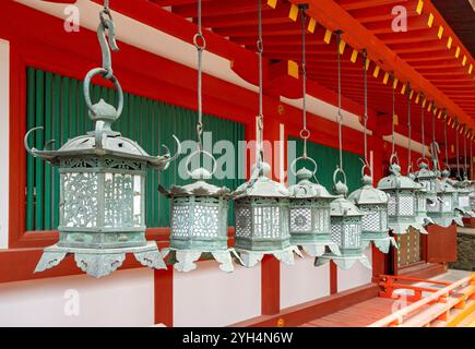 Hängeleuchten (Tsuri-dōrō) Kasuga-taisha-Schrein, Nara, Japan Stockfoto