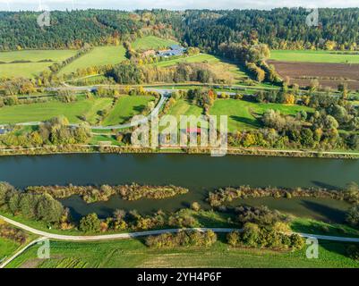 Luftaufnahme des Main-Donau Kanals, in der Nähe des Dorfes Plankstetten, Felder und Wiesen, Berching, Bayern, Deutschland Stockfoto