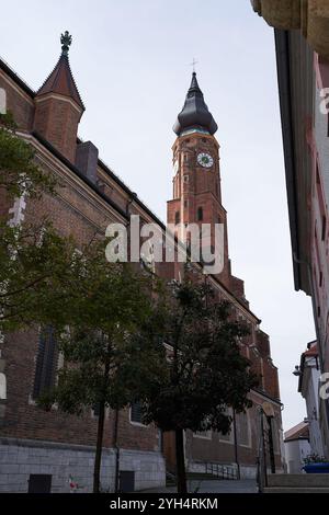 Straubing, Deutschland - 12. Oktober 2024 - St. Jakobus und St. Tiburtius Stockfoto