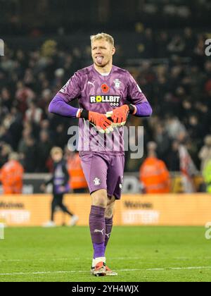 Wolverhampton, Großbritannien. November 2024. Wolverhampton, England, 9. November 2024: Torhüter Aaron Ramsdale (30 Southampton) bei Vollzeit des Premier League-Fußballspiels zwischen Wolverhampton Wanderers und Southampton im Molineux-Stadion in Wolverhampton, England (Natalie Mincher/SPP) Credit: SPP Sport Press Photo. /Alamy Live News Stockfoto