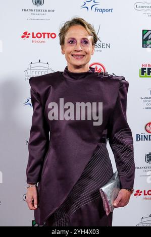 Frankfurt Am Main, Deutschland. November 2024. Isabell Werth auf dem roten Teppich, GER, 42. Deutscher SportpresseBall in der Alten Oper in Frankfurt am Main, 09.11.2024 Foto: Eibner-Pressefoto/Florian Wiegand Credit: dpa/Alamy Live News Stockfoto