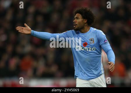 Stadion of Light, Sunderland am Samstag, den 9. November 2024. Coventry City's Milan van Ewijk spricht am Samstag, den 9. November 2024, beim Sky Bet Championship-Spiel zwischen Sunderland und Coventry City im Stadion of Light in Sunderland an. (Foto: Michael Driver | MI News) Credit: MI News & Sport /Alamy Live News Stockfoto