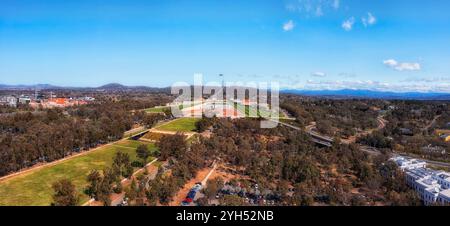 Das parlament und die nationale Regierung in der australischen Hauptstadt canberra waren im Park angesiedelt. Stockfoto