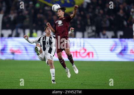 Turin, Italien. November 2024. Kenan Yildiz von Juventus FC und Samuele Ricci von Turin FC kämpfen um den Ball während des Serie A Spiels zwischen Juventus FC und Turin FC im Allianz Stadium am 9. November 2024 in Turin. Quelle: Marco Canoniero/Alamy Live News Stockfoto