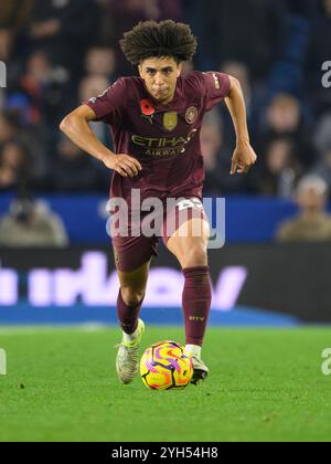 Brighton, Großbritannien. November 2024. Brighton, England – 9. November: Rico Lewis von Manchester City während des Spiels der Premier League 2024/25 zwischen Brighton und Hove Albion gegen Manchester City im Amex Stadium am 9. November 2024 in Brighton, England. (David Horton/SPP) Credit: SPP Sport Press Photo. /Alamy Live News Stockfoto