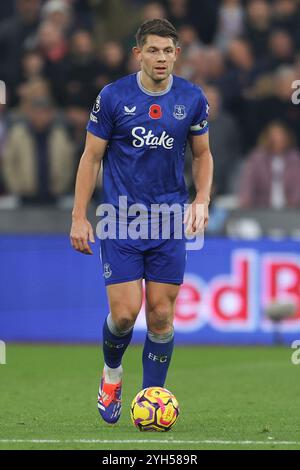 London, Großbritannien. November 2024. Everton-Verteidiger James Tarkowski (6) während des Spiels West Ham United FC gegen Everton FC English Premier League im London Stadium, London, England, Vereinigtes Königreich am 9. November 2024 Credit: Every Second Media/Alamy Live News Stockfoto