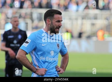 München, Deutschland, 09. November 2024: Fussball, Herren, 3.Liga, Saison 2024/2025, TSV 1860 München - SV Waldhof Mannheim, Grünwalder Stadion Morris Schröter/Schroeter (TSV 1860 München) Kopf, Oberkörper, stehend DFB-Vorschriften verbieten jede Verwendung von Fotografien als Bildsequenzen und/oder Quasi-Video Stockfoto