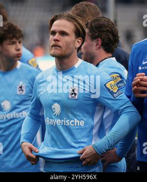 München, Deutschland, 09. November 2024: Fussball, Herren, 3.Liga, Saison 2024/2025, TSV 1860 München - SV Waldhof Mannheim, Grünwalder Stadion Thore Jacobsen (TSV 1860 München) Kopf, Oberkörper, stehend DFB-Vorschriften verbieten jede Verwendung von Fotografien als Bildsequenzen und/oder Quasi-Video Stockfoto