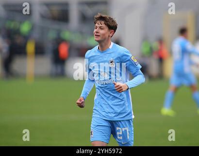 München, Deutschland, 09. November 2024: Fussball, Herren, 3.Liga, Saison 2024/2025, TSV 1860 München - SV Waldhof Mannheim, Grünwalder Stadion Raphael Ott (TSV 1860 München) Kopf, Oberkörper im Laufen die DFB-Vorschriften verbieten die Verwendung von Fotografien als Bildsequenzen und/oder Quasi-Video Stockfoto