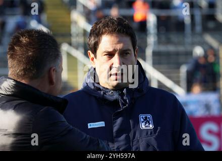 München, Deutschland, 09. November 2024: Fussball, Herren, 3.Liga, Saison 2024/2025, TSV 1860 München - SV Waldhof Mannheim, Grünwalder Stadion Argirios Giannikis, Trainer (TSV 1860 München) Kopf, Oberkörper, stehend DFB-Vorschriften verbieten jede Verwendung von Fotografien als Bildsequenzen und/oder Quasi-Video Stockfoto