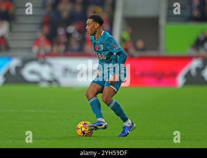 Brentford, London, Großbritannien. November 2024; Gtech Community Stadium, Brentford, London, England; Premier League Football, Brentford gegen Bournemouth; Tyler Adams vom AFC Bournemouth am Ball Credit: Action Plus Sports Images/Alamy Live News Stockfoto