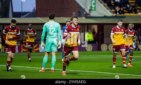 Motherwell, Schottland. November 2024. Tom Sparrow (7 – Motherwell) feiert die Verdoppelung von Motherwells Vorsprung in der ersten Halbzeit Motherwell vs St Johnstone - Scottish Premiership Credit: Raymond Davies / Alamy Live News Stockfoto