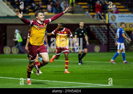 Motherwell, Schottland. November 2024. Tom Sparrow (7 – Motherwell) feiert die Verdoppelung von Motherwells Vorsprung in der ersten Halbzeit Motherwell vs St Johnstone - Scottish Premiership Credit: Raymond Davies / Alamy Live News Stockfoto