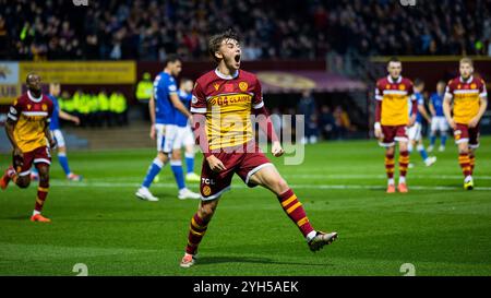 Motherwell, Schottland. November 2024. Tom Sparrow (7 – Motherwell) feiert die Verdoppelung von Motherwells Vorsprung in der ersten Halbzeit Motherwell vs St Johnstone - Scottish Premiership Credit: Raymond Davies / Alamy Live News Stockfoto