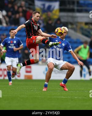 Cardiff, Großbritannien. November 2024. Sondre Tronstad von Blackburn Rovers & Rubin Colwill von Cardiff City (r) in Aktion. EFL Skybet Championship Match, Cardiff City gegen Blackburn Rovers im Cardiff City Stadium in Cardiff, Wales am Samstag, den 9. November 2024. Dieses Bild darf nur für redaktionelle Zwecke verwendet werden. Nur redaktionelle Verwendung, Bild von Andrew Orchard/Andrew Orchard Sportfotografie/Alamy Live News Credit: Andrew Orchard Sportfotografie/Alamy Live News Stockfoto