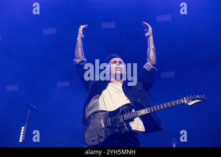 London, Großbritannien. Samstag, 9. November 2024. Jim Shaw von der alt-Rock-Band Hot Milk aus Manchester tritt in der OVO Arena Wembley auf. Quelle: Katie Collins/EMPICS/Alamy Live News Stockfoto