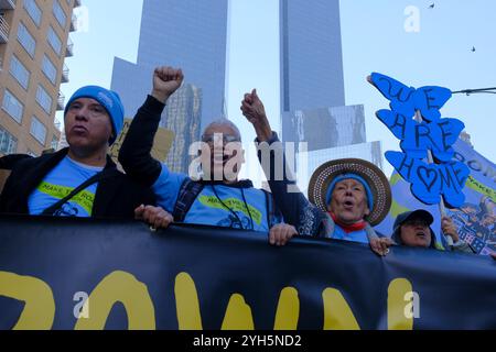 New York City, NY, USA. November 2024. Hunderte von New Yorkern protestierten am 9. November 2024 gegen die Massendeportation des designierten Präsidenten Trump. Credit: Katie Godowski/Media Punch/Alamy Live News Stockfoto