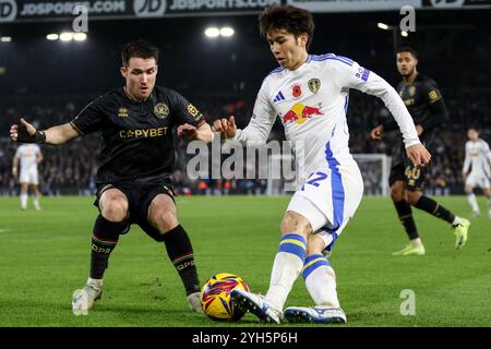 Leeds, Großbritannien. November 2024. Elland Road, Leeds, England, 9. November 2024: AO Tanaka (22 Leeds United) kontrolliert den Ball während des EFL Sky Bet Championship Matches zwischen Leeds United und Sheffield United am 9. November 2024 in der Elland Road in Leeds, England. (Sean Chandler/SPP) Credit: SPP Sport Press Photo. /Alamy Live News Stockfoto