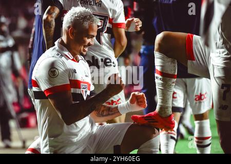 São PAULO, SP - 09.11.2024: São PAULO FC X ATHLETICO PR - Luciano, São Paulo Spieler feiert das Tor während des Spiels zwischen São Paulo FC x Athletico PR, gültig für die dreißigste Runde der brasilianischen Meisterschaft 2024, diesen Samstag (9) in Morumbis, SP. (Foto: Roberto Casimiro/Fotoarena) Stockfoto