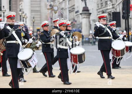 London, Großbritannien. November 2024. Darsteller parade während der Lord Mayor's Show in London, Großbritannien, am 9. November 2024. Die jährliche Lord Mayor's Show fand hier am Samstag statt. Die City of London wählt jedes Jahr einen neuen Lord Mayor. Alistair King, der 696. Lord Mayor of London, winkte den Menschenmassen von seiner goldenen Kutsche entlang der Strecke zu. Quelle: Xinhua/Alamy Live News Stockfoto