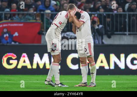 Hamburg, Deutschland. November 2024. 1. Bundesliga - FC St. Pauli - FC Bayern München am 09.11.2024 im Millerntor-Stadion Hamburg Foto: Osnapix DFL-Vorschriften verbieten jede Verwendung von Fotografien als Bildsequenzen und/oder Quasi-Video Credit: dpa/Alamy Live News Stockfoto