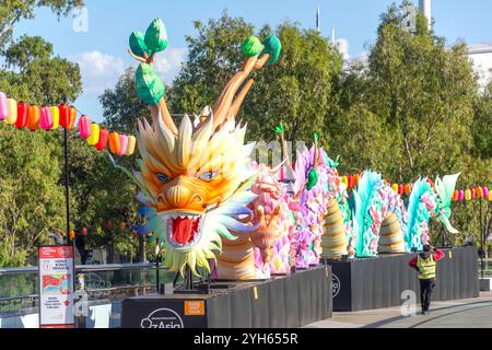 OZ Asia Festival Hong Kong Dragon on the Riverbank Precinct Fußgängerbrücke, Adelaide, South Australia, Australien Stockfoto