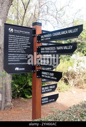 Globale Weinregionen in unmittelbarer Nähe des National Wine Centre of Australia, Adelaide Botanic Garden, North Terrace, Adelaide, South Australia, Australien Stockfoto