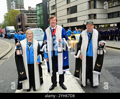 LONDON, GROSSBRITANNIEN. November 2024. Der Meister Jeremy Bedford und seine beiden Töchter bei der Parade für die Worshipful Company of Feltmakers, Zunft zur Waag und die ZURICH City Police Band nehmen 2024 an der Lord Mayor's Show Parade in London Teil. (Foto von 李世惠/siehe Li/Picture Capital) Credit: Siehe Li/Picture Capital/Alamy Live News Stockfoto