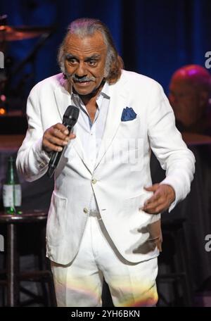 Ga 09. November 2024. Johnny Mathis auf der Bühne für Johnny Mathis: The Voice of Romance Tour mit dem Atlanta Pops Orchestra, Byers Theatre im Sandy Springs Performing Arts Center, Sandy Springs, GA, 9. November 2024. Quelle: Derek Storm/Everett Collection/Alamy Live News Stockfoto