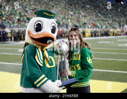 Autzen Stadium, Eugene, OR, USA. November 2024. Während des NCAA-Fußballspiels zwischen den Maryland Terrapins und den Oregon Ducks im Autzen Stadium, Eugene, OR. Larry C. Lawson/CSM (Bild: © Larry C. Lawson/Cal Sport Media). Quelle: csm/Alamy Live News Stockfoto