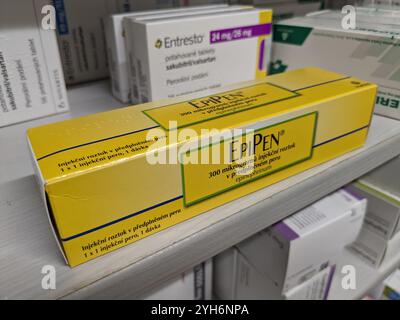 EPIPEN Packung mit dem Wirkstoff Epinephrin von Mylan, zur Behandlung von Anaphylaxie, schweren allergischen Reaktionen, anaphylaktischem Schock. Stockfoto