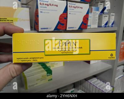 EPIPEN Packung mit dem Wirkstoff Epinephrin von Mylan, zur Behandlung von Anaphylaxie, schweren allergischen Reaktionen, anaphylaktischem Schock. Stockfoto