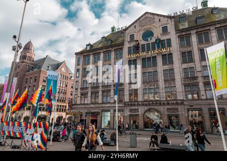 Amsterdam, NL - 10. Okt. 2021: Madame Tussauds Amsterdam ist ein Wachsmuseum im Zentrum der Stadt am Damplein, in der Nähe des Königspalastes von AMS Stockfoto